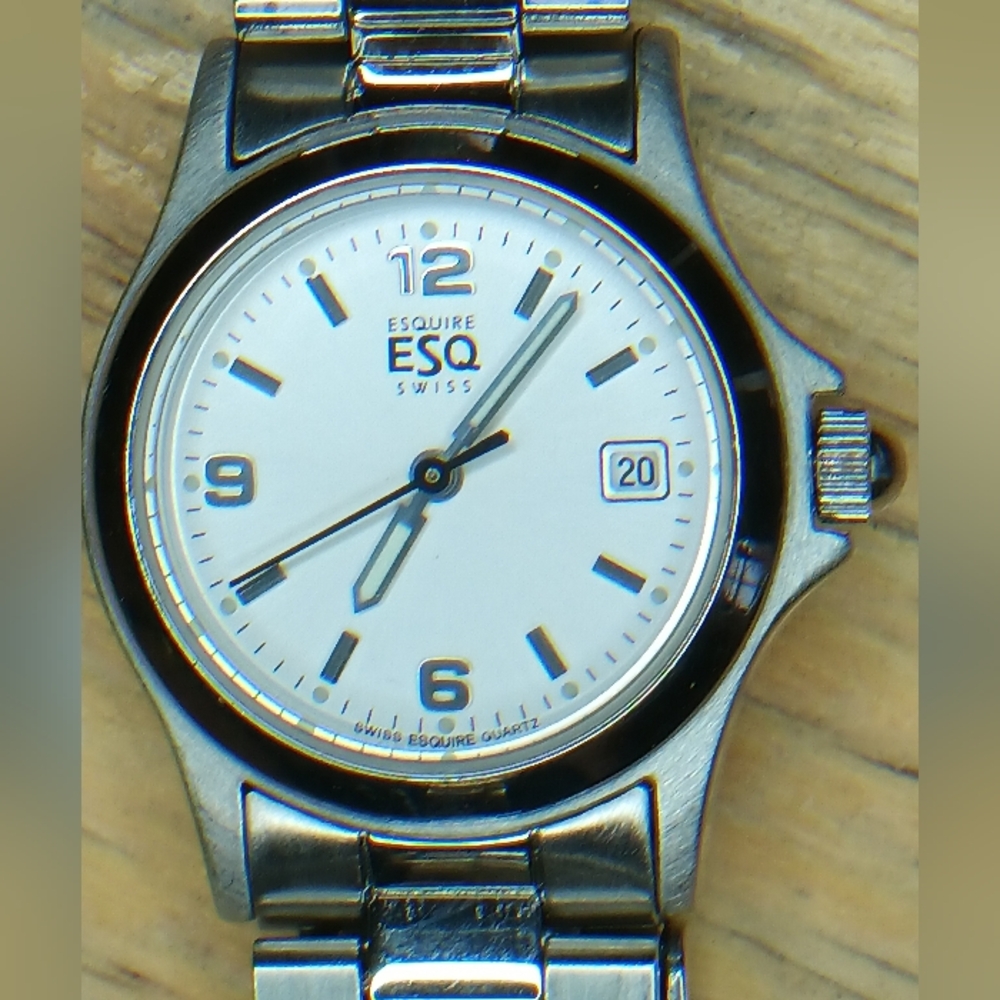 X Esquire Two tone silver bright and mat case 3 hand movement date silver dial